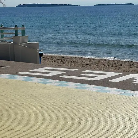 Cnossos Yourhosthelper Lägenhet